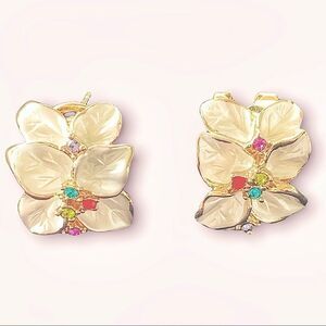 Vintage white pearl enamel Goldtone colored crystal earrings pierced back